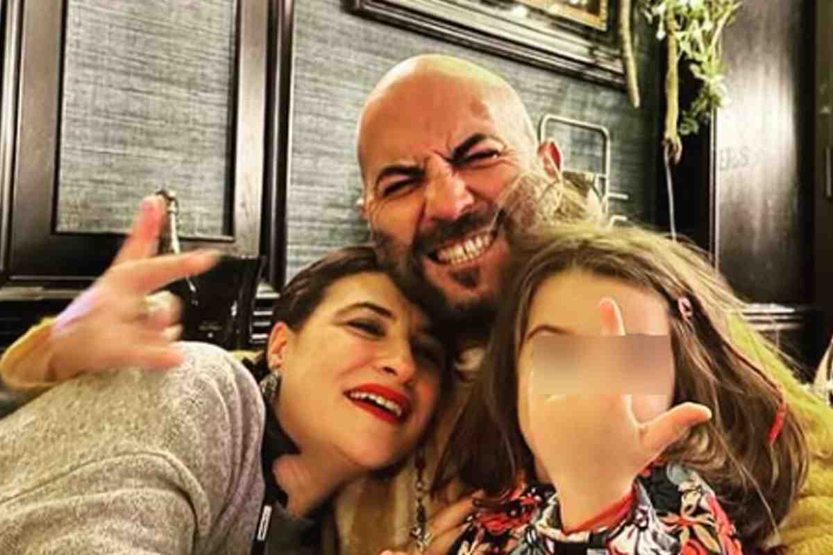 La piccola Stella con Giuliano Sangiorgi e Ilaria Macchia
