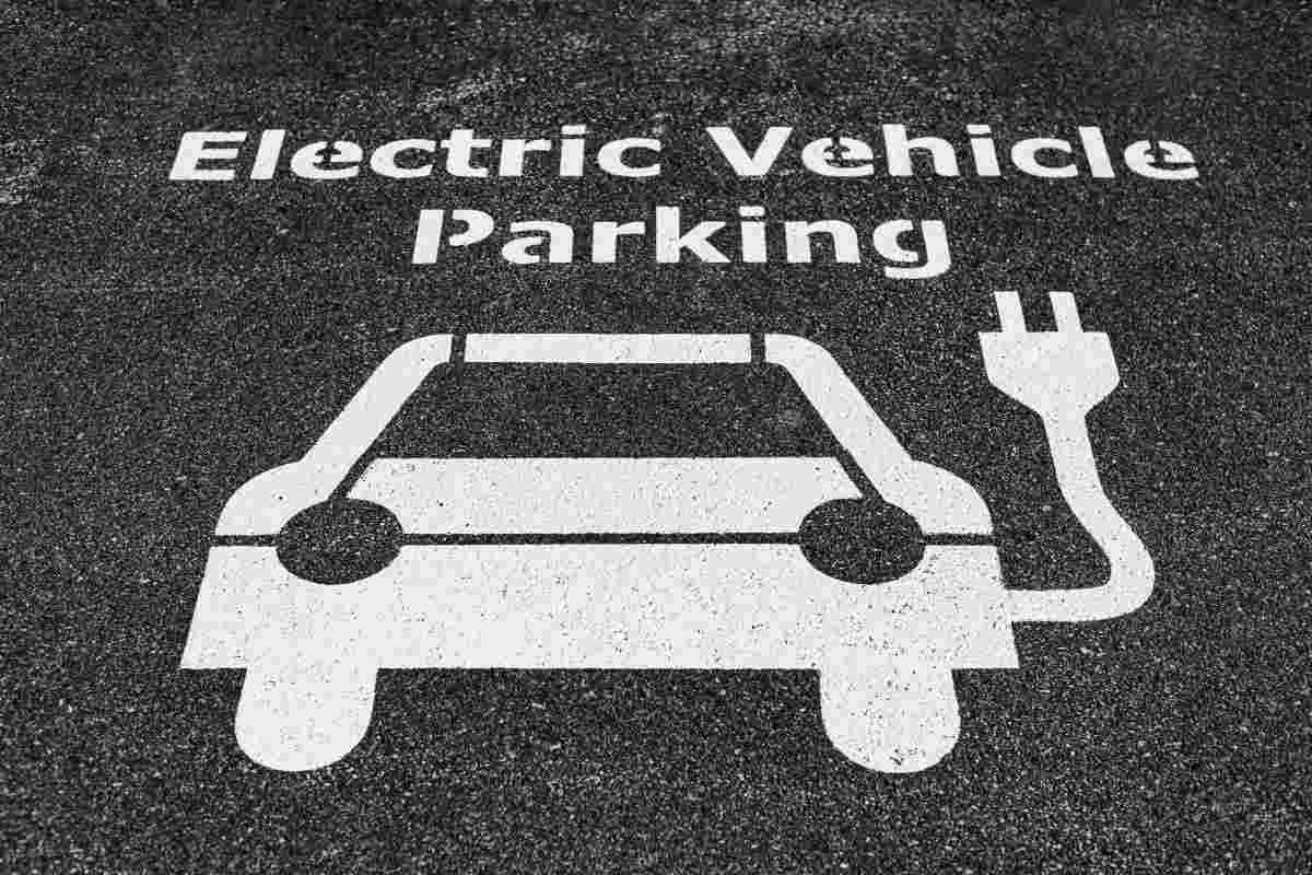 Parcheggi per auto elettriche multe