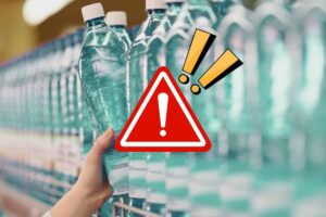 acqua supermercato e segnale di pericolo