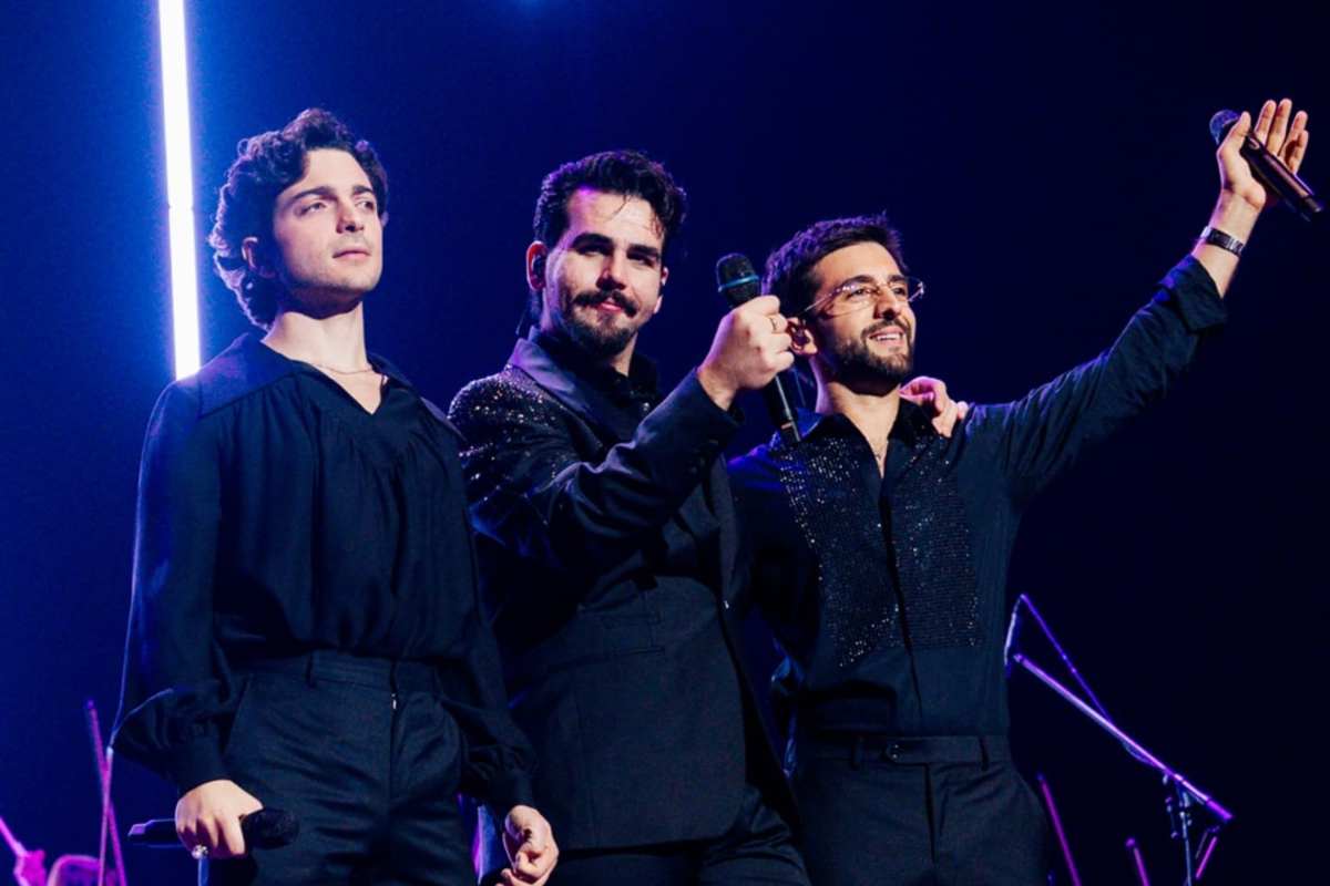 i tenori che cantano sul palco